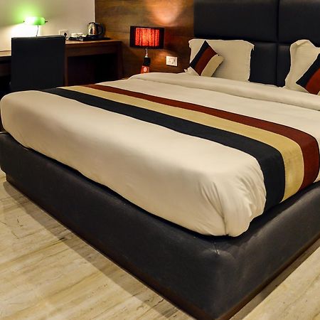 Oyo 1358 Hotel Crossroad Λάκναου Εξωτερικό φωτογραφία