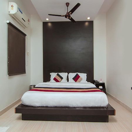 Oyo 1358 Hotel Crossroad Λάκναου Εξωτερικό φωτογραφία