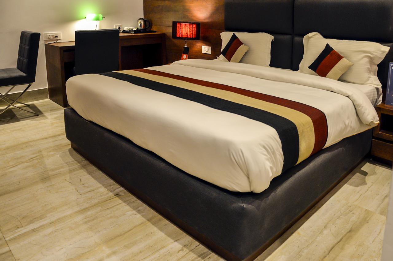 Oyo 1358 Hotel Crossroad Λάκναου Εξωτερικό φωτογραφία