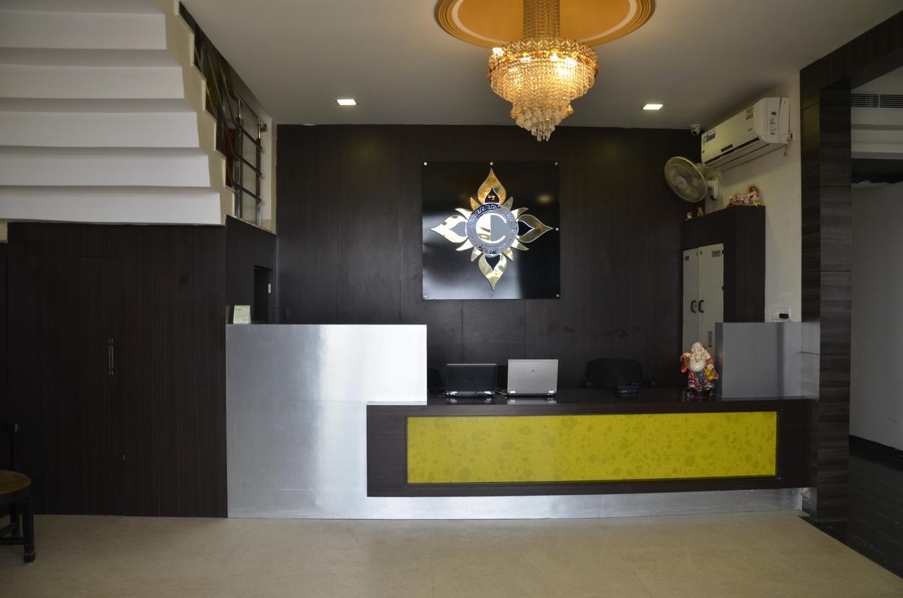 Oyo 1358 Hotel Crossroad Λάκναου Εξωτερικό φωτογραφία