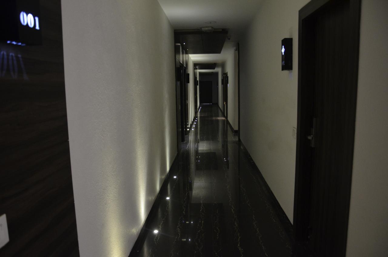 Oyo 1358 Hotel Crossroad Λάκναου Εξωτερικό φωτογραφία