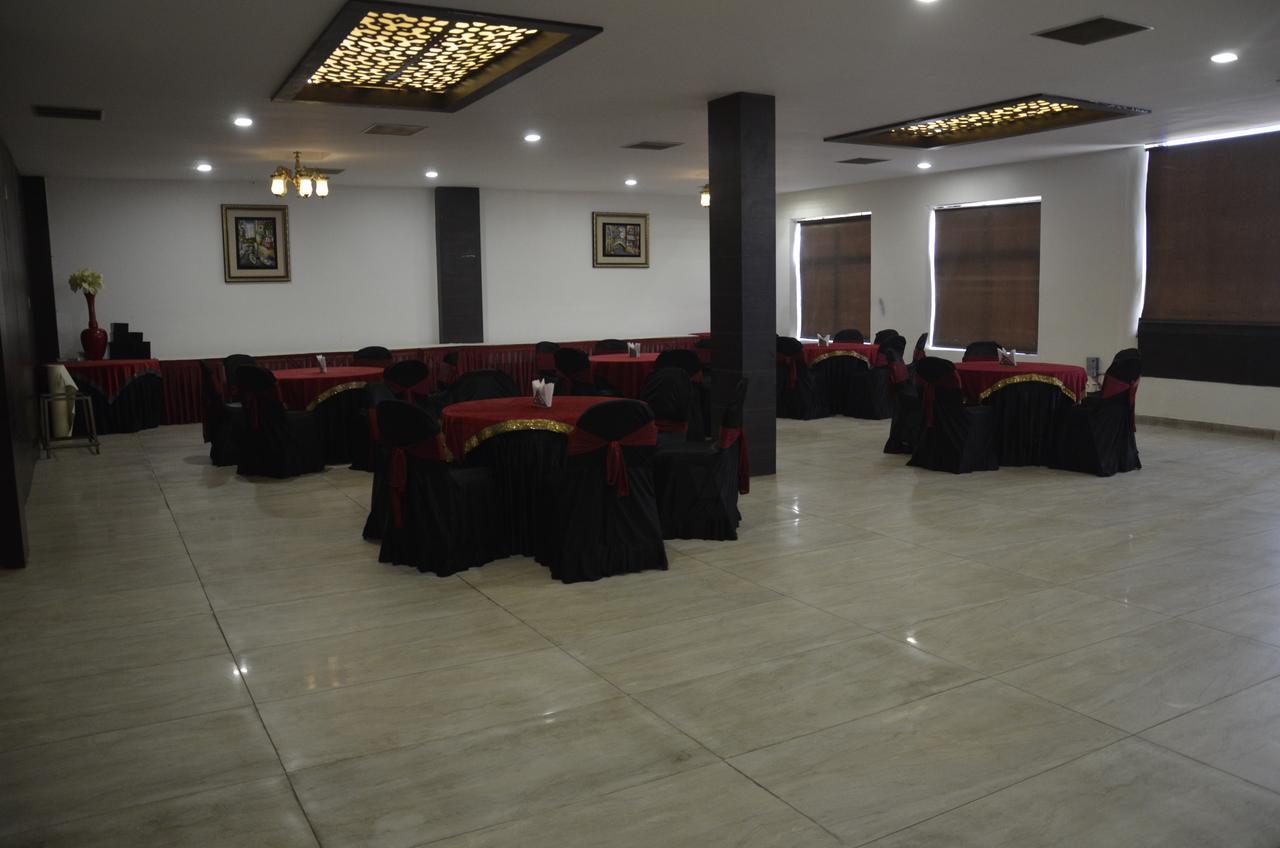 Oyo 1358 Hotel Crossroad Λάκναου Εξωτερικό φωτογραφία