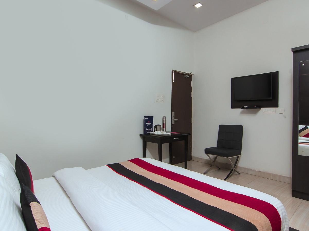 Oyo 1358 Hotel Crossroad Λάκναου Εξωτερικό φωτογραφία