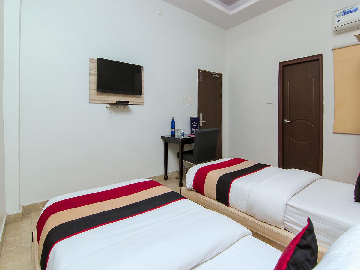 Oyo 1358 Hotel Crossroad Λάκναου Εξωτερικό φωτογραφία