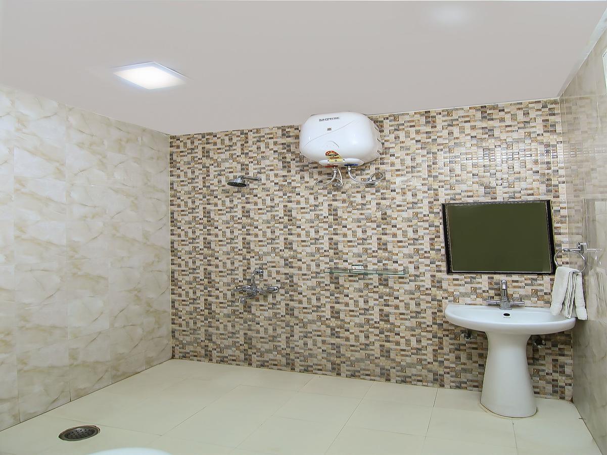 Oyo 1358 Hotel Crossroad Λάκναου Εξωτερικό φωτογραφία