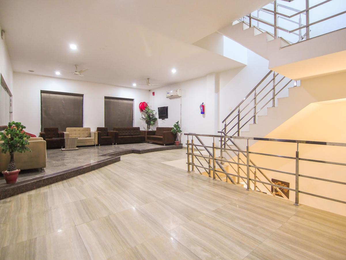 Oyo 1358 Hotel Crossroad Λάκναου Εξωτερικό φωτογραφία