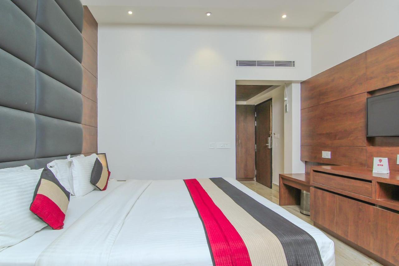 Oyo 1358 Hotel Crossroad Λάκναου Εξωτερικό φωτογραφία