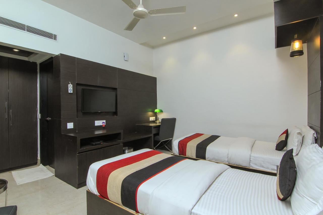 Oyo 1358 Hotel Crossroad Λάκναου Εξωτερικό φωτογραφία