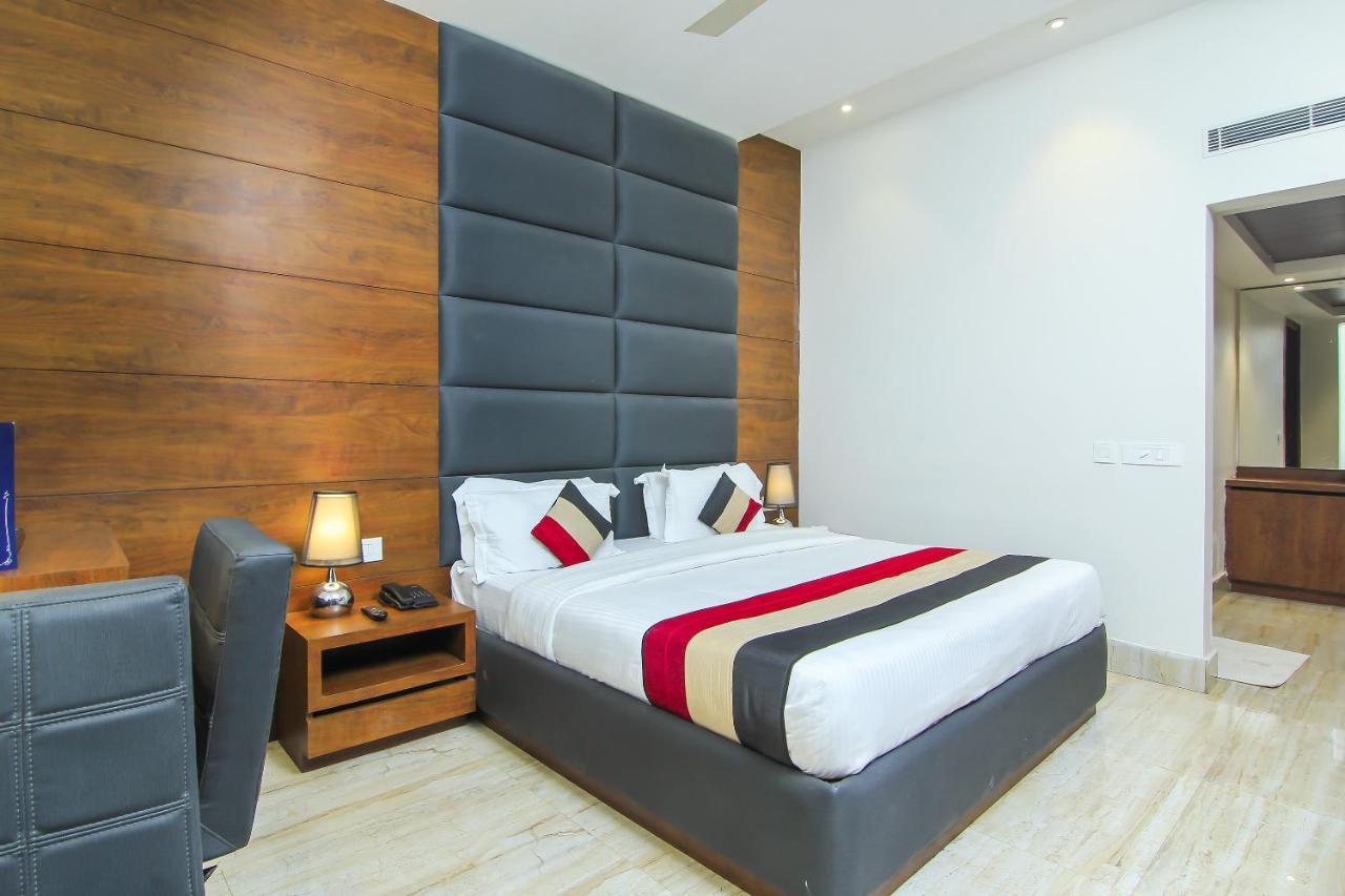 Oyo 1358 Hotel Crossroad Λάκναου Εξωτερικό φωτογραφία