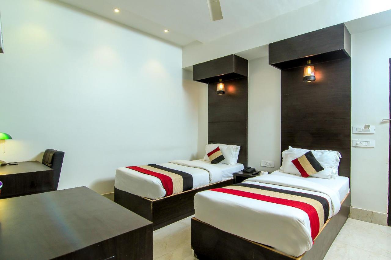 Oyo 1358 Hotel Crossroad Λάκναου Εξωτερικό φωτογραφία