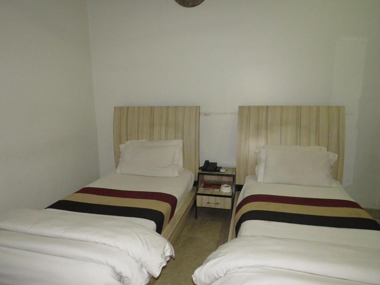 Oyo 1358 Hotel Crossroad Λάκναου Εξωτερικό φωτογραφία