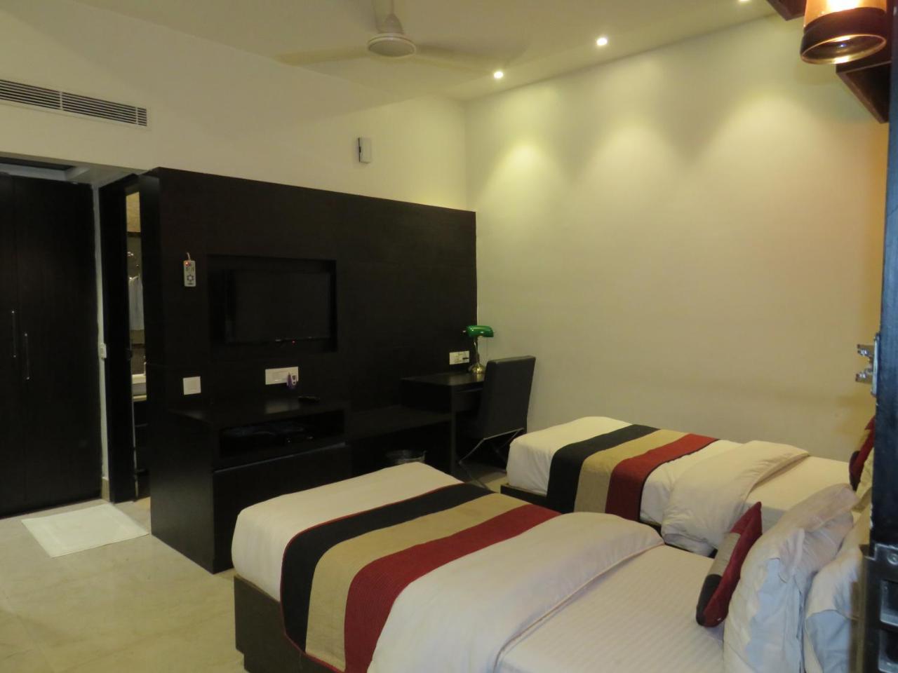 Oyo 1358 Hotel Crossroad Λάκναου Εξωτερικό φωτογραφία